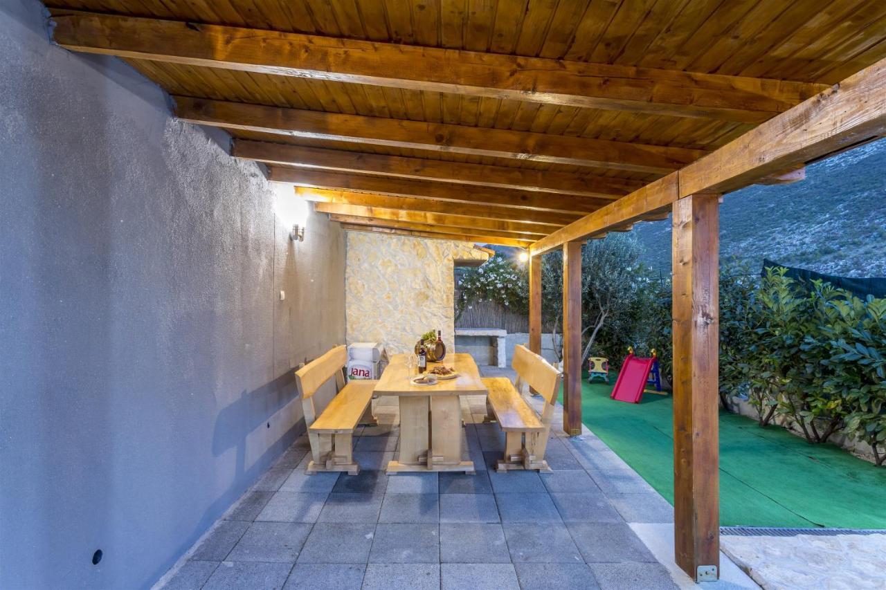 Holiday Home Dijamant Kucice Exterior photo