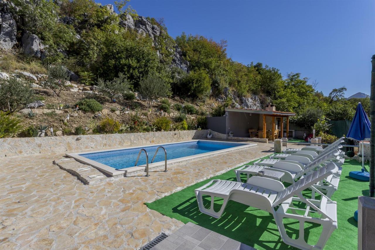 Holiday Home Dijamant Kucice Exterior photo